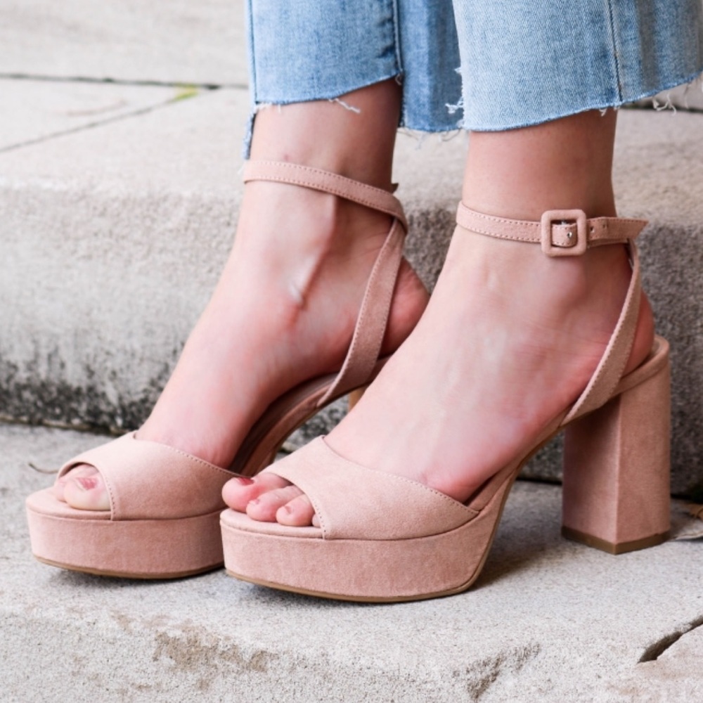 Chinese Laundry Theresa Platform Sandal in Red